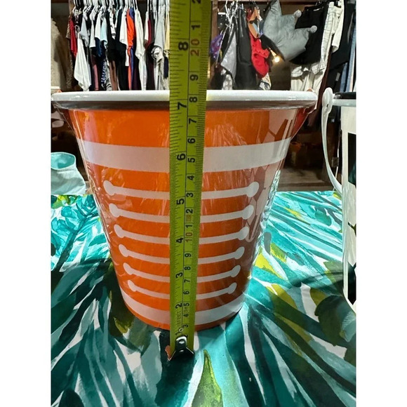 Soccer & Football Plastic Easter pails - Picture 7 of 9